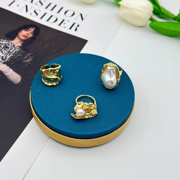 Elegant Gold and Pearl Ring Set - Picture 2 of 8